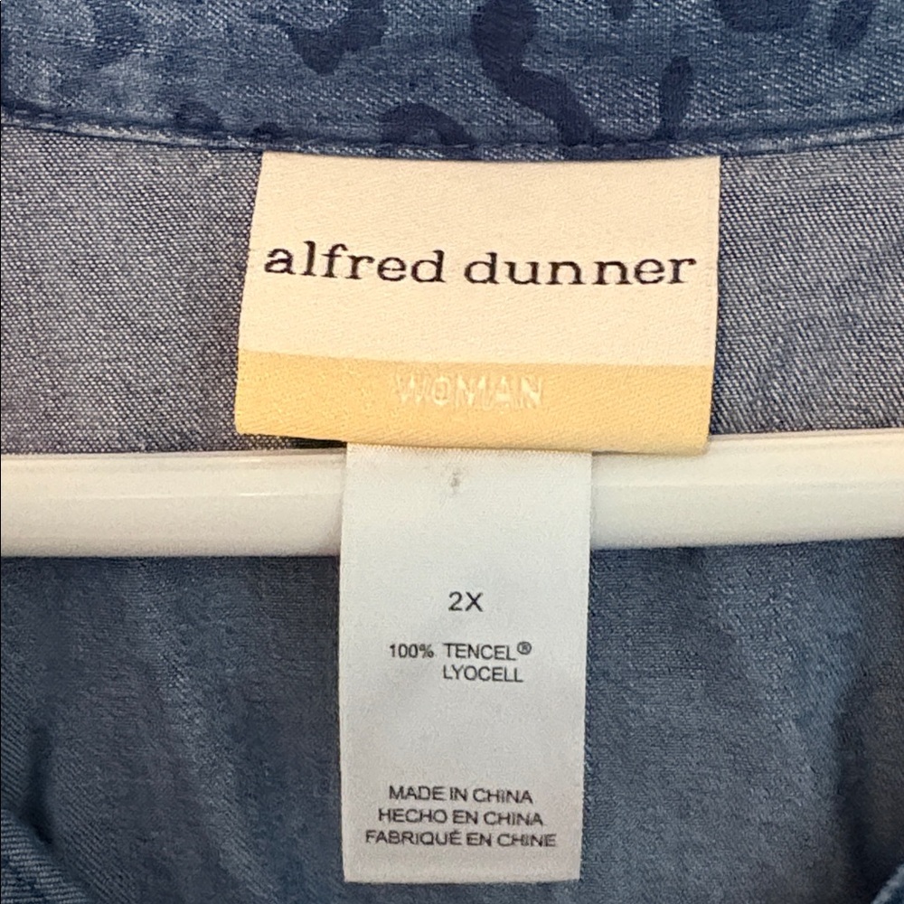 Women’s Alfred Dunner Blue Animal Print Tencel Lyocell Button Front Top 2X - Picture 7 of 10
